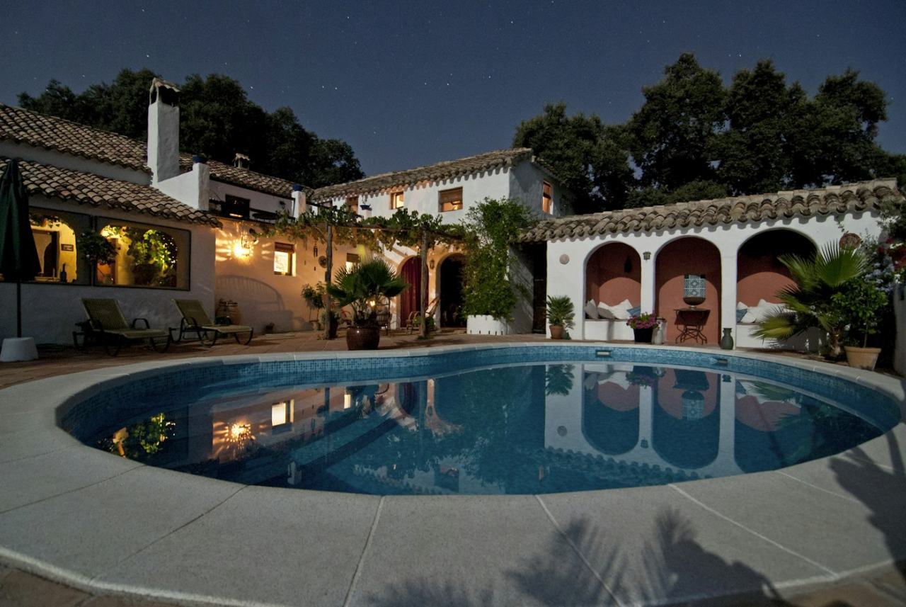 Villa with Round Pool